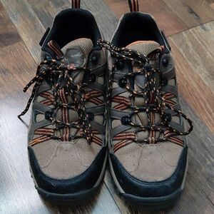 Bearpaw Men's Brown and Black Hiking Shoes. Size 9.5
